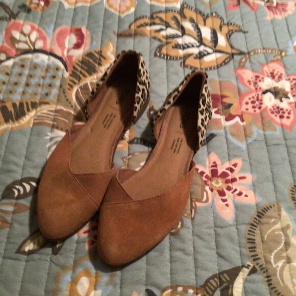 Toms Tan & Leopard Print Suede Flats size 5.5 m - Picture 1 of 3
